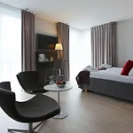 Quality Waterfront Hotel 4*