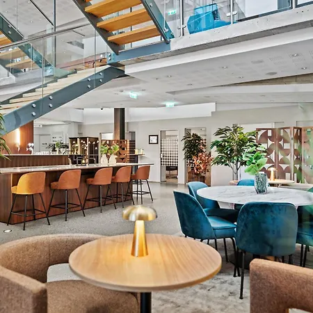 Quality Waterfront Hotel 4*
