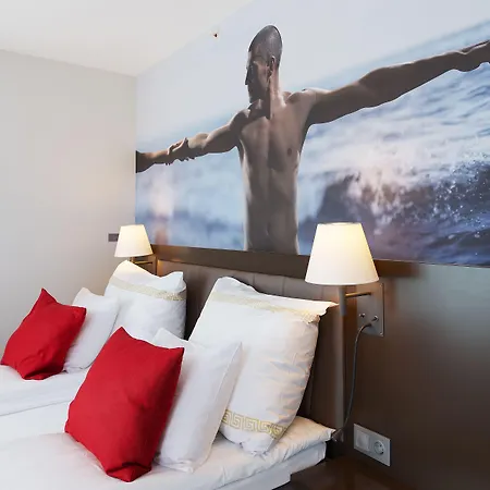 Quality Waterfront Otel