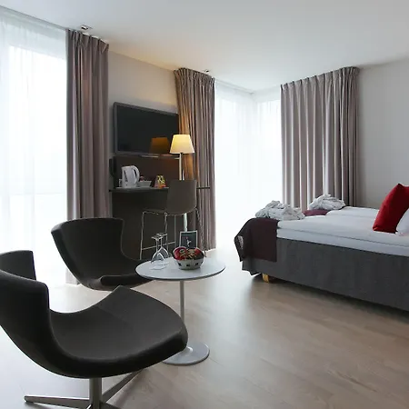 Quality Waterfront Hotel 4*