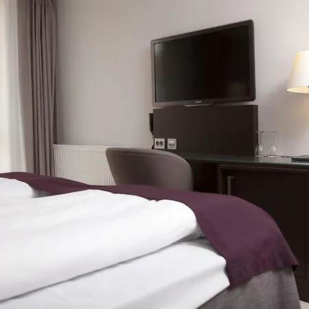 Quality Waterfront Hotel