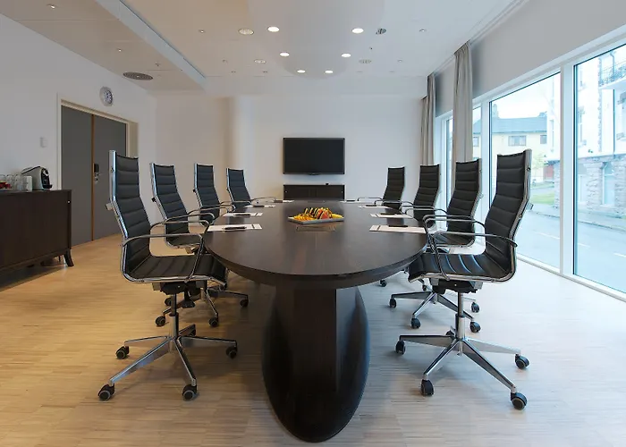 Quality Waterfront Hotel 4*