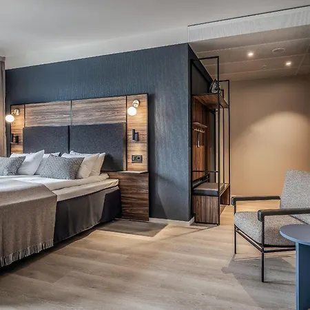 Quality Waterfront Hotel 4*